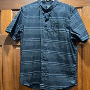 Oakley Men’s button down shirt sleeve shirt - XL